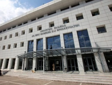 Ποιους και τι φοβάται ο Γαβρόλογλου; Έκανε φρούριο το υπουργείο Παιδείας